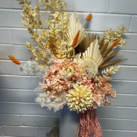 Dried flower arrangement
